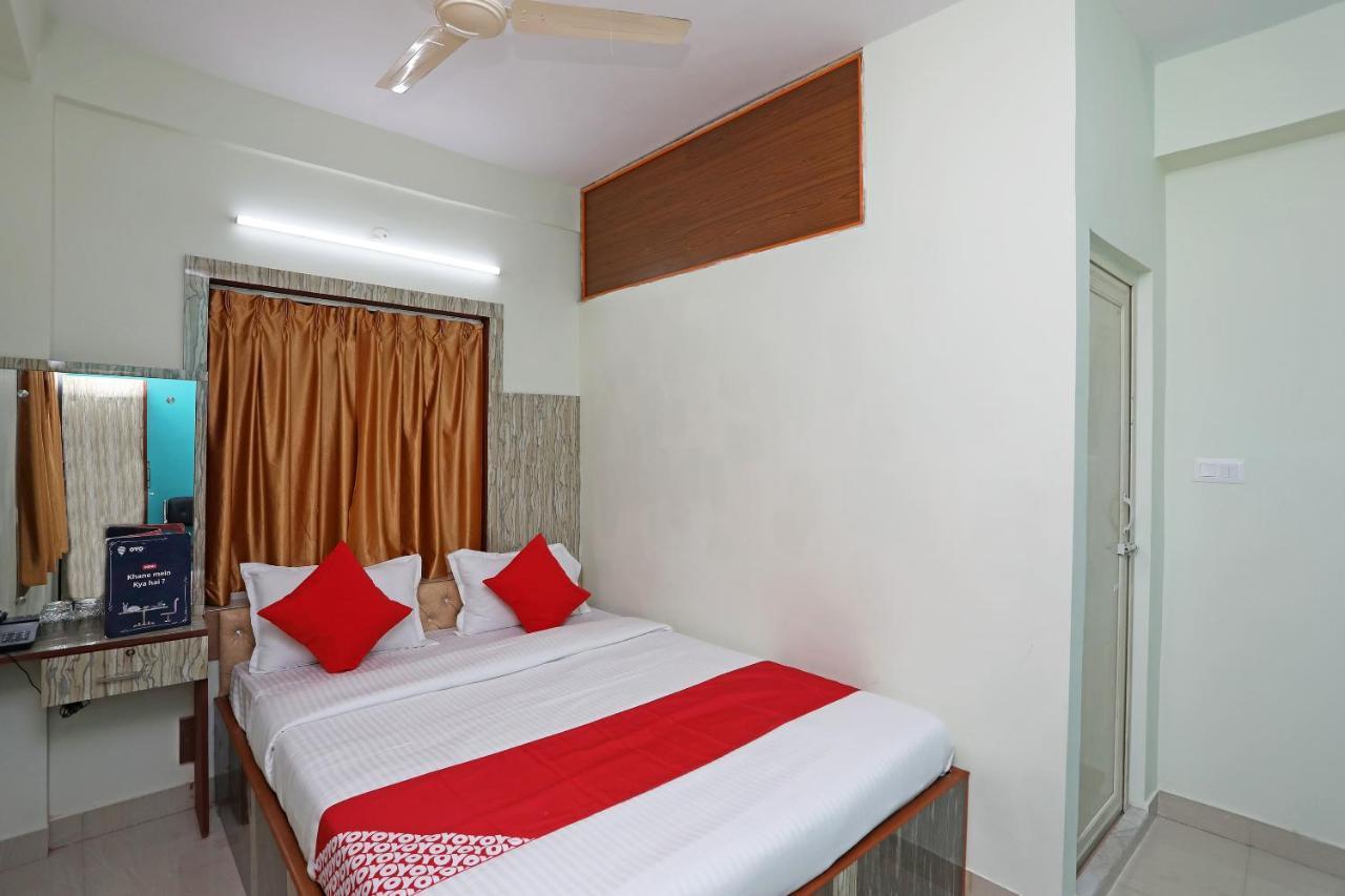 Oyo 17187 Urban Casa Hotel Calcutta Buitenkant foto